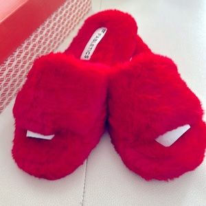 Fabletics Faux Fur Slipper 6 NEW Cherry Red Slip On Lounge Furry